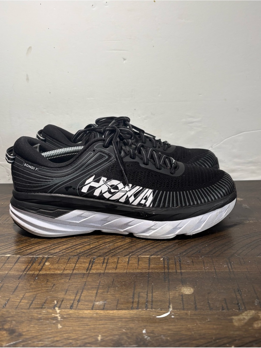 HOKA One One Bondi 7 / Men Size 8.5 / Women Size 9.5
